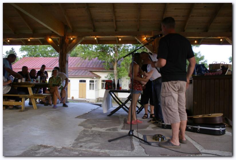 802x537 pixels (65K)